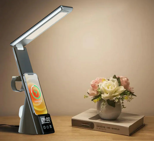 Ilumina y Potencia tu Espacio con la Lámpara de Escritorio LED 3 en 1 de 15W con Cargador Inalámbrico QI y Reloj Despertador